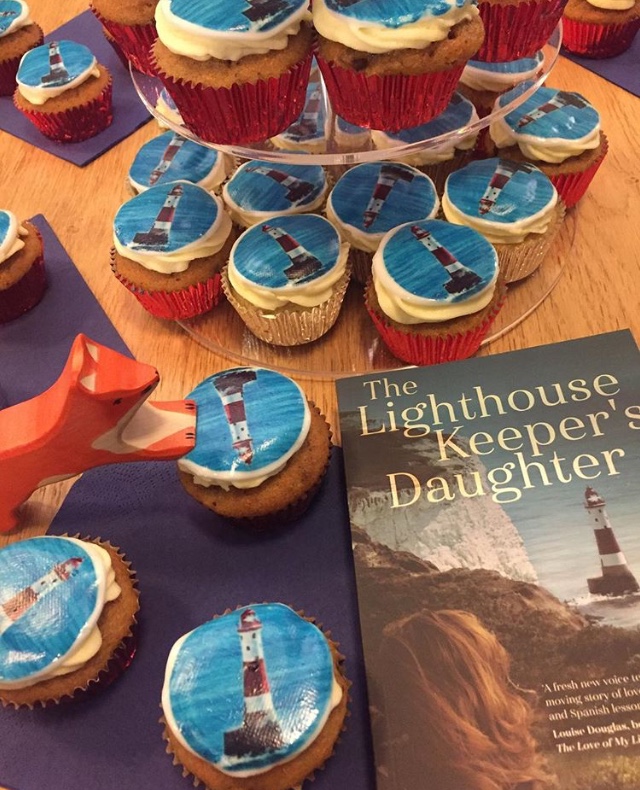LH CUPCAKES &amp; BOOK